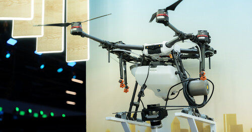 Proposta busca atender aplicações que demandam coleta e transmissão de grandes volumes de dados em regiões rurais e remotas, onde a cobertura de redes móveis tradicionais ainda é restrita ou inexistente.